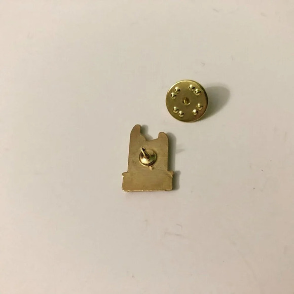 Mix Lot of 5 Pins Empire Club Canada AUUC Toronto Caledonia Pin - Picture 15 of 16